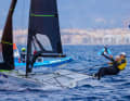 Schultheis e Rieger guidano la flotta dei 49er all'intervallo.