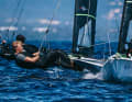 Sorpresa con una vittoria nella prima giornata nella baia di Hyères: Moritz Dorauch e Riko Rockenbauch nel 49er.