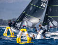 Qui gli austriaci Keanu Prettner e Jakob Flachberger si lanciano all'assalto, mentre l'equipaggio di testa dell'Uruguay si è rovesciato.