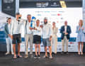 Gabriele e Otto Pohlmann (al centro) e il loro equipaggio alla cerimonia di premiazione dei migliori PalmaVela.