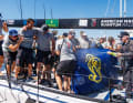 Hier feiern die Weltmeister vom Team American Magic Quantum Racing.