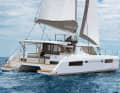 Leopard 45: Robust boat from South Africa by Robertson & Caine. Covered front cockpit accessible through the saloon. Half-height steering position. Finished in light oak, three or four cabins.