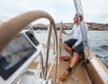 Split: The two wheels offer good steering positions, but the central backstay impedes the side change