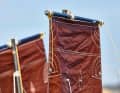 The pre-balanced lugsails are each two square metres in size and can also be reefed.