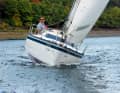 Thick belly, yet narrow waterline. The rather low initial stability is annoying in the harbour. The desired heel can be easily felt