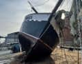 Die "Norden" nach dem Auskranen im Hafen von Neustadt