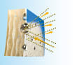 Blasting media with a relatively large mass hits the gelcoat. The result: Wherever there is a (moisture-filled) cavity behind the gelcoat, this is blasted open. In areas where the gelcoat and laminate form a single unit, the gelcoat is merely roughened