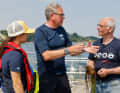 Microbiologist Rüdiger Stöhr (right) explains the results of the first seagrass collection campaign to regatta organisation manager Dirk Ramhorst and Lena Erdil, Kiel Week winner in the iQFoil and now working for the major event