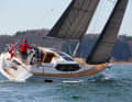 The high, fully enclosed cockpit offers a high level of safety even on longer trips on the high seas.