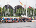 Der Helga Cup zieht jährliche hunderte Seglerinnen auf das Gelände des Norddeutschen Regatta Vereins