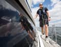 Better upwind: If the sailor loses his footing now, he will end up in the water - even the lifeline won't help