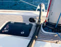 Unnecessary: A self-tacking jib would be feasible. However, handling with the short overlapping genoa is effortless and problem-free