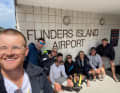 Das Team blieb unversehrt und wurde von der Polizei nach Flinders Island gebracht