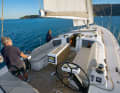 Fine for touring. Wheels and winches are close together, the cockpit remains free. However, there is still a lack of sensible stowage options for the many lines forward and especially aft