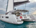 Lagoon 46: catamarano molto voluminoso e ampio con un chiaro orientamento di crociera. Disponibile con tre o quattro cabine. Pesante