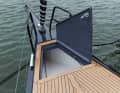 Integrated: Fenders and mooring lines can also be stored in the large anchor locker. The bowsprit is around 1.30 metres long and the furler is recessed.