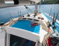Organised: Halyards and outhauls are redirected towards the cockpit, saving you the awkward walk to the mast. Standing in the companionway, everything is easy to reach. The "pit" doesn't get in the way during regattas