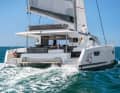 Au choix, en option. Cabriolet en haut, couvert en bas. Le poste de pilotage est surélevé sur le côté