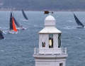 Vor allem kleinere Yachten waren wohlweislich mit Sturmfock in die zum Auftakt stürmische 50. Edition des Rolex Fastnet Race gestartet