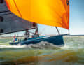 Yes, it runs. From a speed of around 9 knots, the Saffier leaves its wave system and glides. She does this in a very controlled and good-natured manner