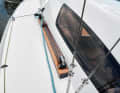The genoa hoisting points can be easily adjusted from the cockpit. The sheet angles are quite narrow, which can provide height.