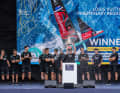 Les défenseurs néo-zélandais de l'America's Cup célèbrent leur victoire lors de la pré-régate