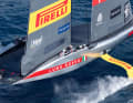 Première de classe parmi les challengers après le round robin aller de la Louis Vuitton Cup : "Luna Rossa".