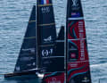 Deux navires jumeaux avec des perspectives différentes dans la Louis Vuitton Cup : à l'avant le "Taihoro" néo-zélandais, à l'arrière l'"Orient Express" français