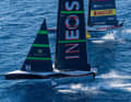 Bow to bow in the race: "Britannia" and "Luna Rossa"