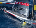 "Luna Rossa" wird in fieberhafter Eile wieder fit gemacht fürs zweite Rennen des Tages