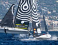 L'équipage féminin suédois s'envole, suivi par l'équipage espagnol de Sail Team Barcelona