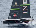"Britannia" prescht über den Cup-Kurs vor Barcelona