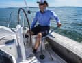 The off-centre emergency tiller allows you to steer and operate the throttle at the same time. Harbour manoeuvres are also no problem