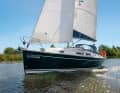 Very manoeuvrable thanks to the self-tacking jib: This means that even narrow waters like the one we tested in Friesland are no longer scary