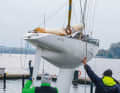 The bulkhead is deep and round, the ballast sits in the fin keel and the rudder is partially exposed. The classic hull shape is reminiscent of the big sisters, the sixes and twelves