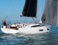 Kraftvoll. Die Fortytwo zeigt starke Segelleistungen selbst bei wenig Wind. Mit dem optionalen Reacher ist das Boot gut betucht.