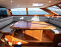 The centrepiece of the interior layout is the high-lying seating group. Underneath there is space for a cabin and more