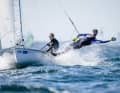 Rückten als Dritte im 470er-Mixed-Medaillenrennen noch auf Platz fünf der Kieler Woche vor: Theresa Löffler und Christopher Hoerr.