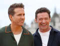 Ryan Reynolds und Hugh Jackman drücken Tom Slingsbys Bonds Flying Roos die Daumen.