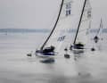 Lukasz Zakrezewski aus Polen (P-155) segelt in Luv des besten deutschen Seglers Andi Lachenschmid (G-719)