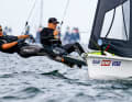Die 49er-Segler Fabian Rieger und Tom Heinrich ziehen als Vierte ins Medaillenfinale ein
