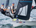 Die Brüder Anton und Johann Sach bereiten sich nach dem Ausstieg aus dem 29er über Einsätze im 49er FX auf den späteren Einstieg in den olympischen 49er vor. Bei der Kieler Woche lagen die Sachs nach zwei Wettfahrten auf Platz zwei