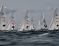 Speeed im 470er-Mixed… Mit der Segelnummer 20 sind Theres Dahnke und Paco Melzer schnell unterwegs.