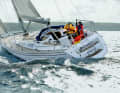 Comfortina 35: Schwedisch-deutscher Dauerbrenner, mit sportlicher Grundausrichtung. Der Entwurf stammt aus den neunziger Jahren. Beim Test 2007 konnte das Boot die Konkurrenz noch aussegeln