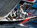Bringt reichlich Erfahrung mit ins deutsche AC-Team: Jochen Schümann am Steuer im Vorlauf des 32. America's Cup