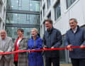 Eröffnung der neuen Sportschule (v.l.):  Andreas Bluhm, Präsident des Landessportbundes Mecklenburg-Vorpommern, Eva-Maria Kröger, Oberbürgermeisterin von Rostock, Manuela Schwesig, Ministerpräsidentin von Mecklenburg-Vorpommern, Hendrik Wüst, Ministerpräsident von Nordrhein-Westfalen, und Michael Mronz, Mitglied des IOC und des Deutschen Olympischen Sportbundes.