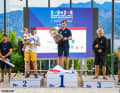 Il podio del Campionato del Mondo con il vincitore Enzo Balanger dalla Francia, la medaglia d'argento Tom Slingsby (Australia) e Jacob Pye (Nuova Zelanda).