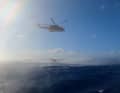 Aus der Rettungsinsel barg der Heli den Verletzten ab