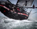 2021: Der französische Skipper Jeremie Beyou auf seiner Imoca 60 "Charal" bei der Vendée Globe vor der Küste von Les Sables-d'Olonne.