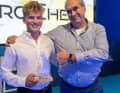 Melwin Fink et le promoteur Klaus-Dieter Schmädicke lors de la remise du prix pour la Mini-Transat 2021